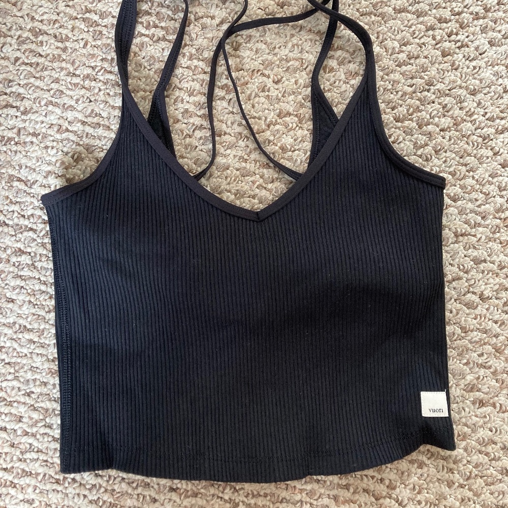 Vuori crop cami with integrated bra black sz small